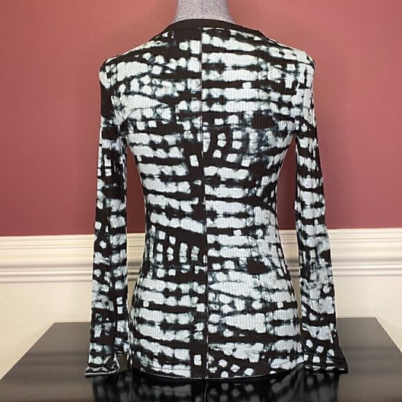 NWT Rock & Republic long sleeve button tee - Picture 3 of 3